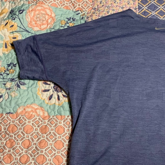 Women’s XL cropped Nike T-shirt - Picture 3 of 4